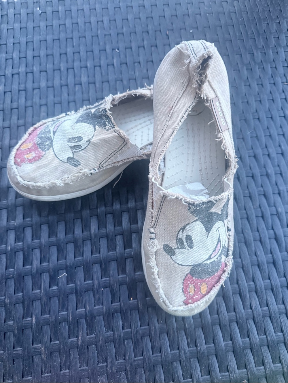 Mickey Mouse Disney Crocs Canvas Slip On Women’s size 9 - Picture 4 of 7